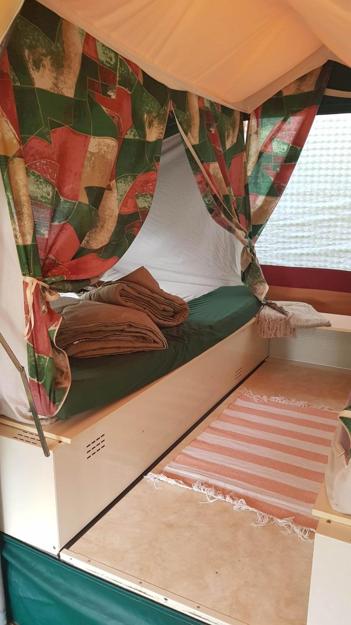 Basic Ingerichte Vouwwagen Op Camping Westenenk, Wijster Extérieur photo