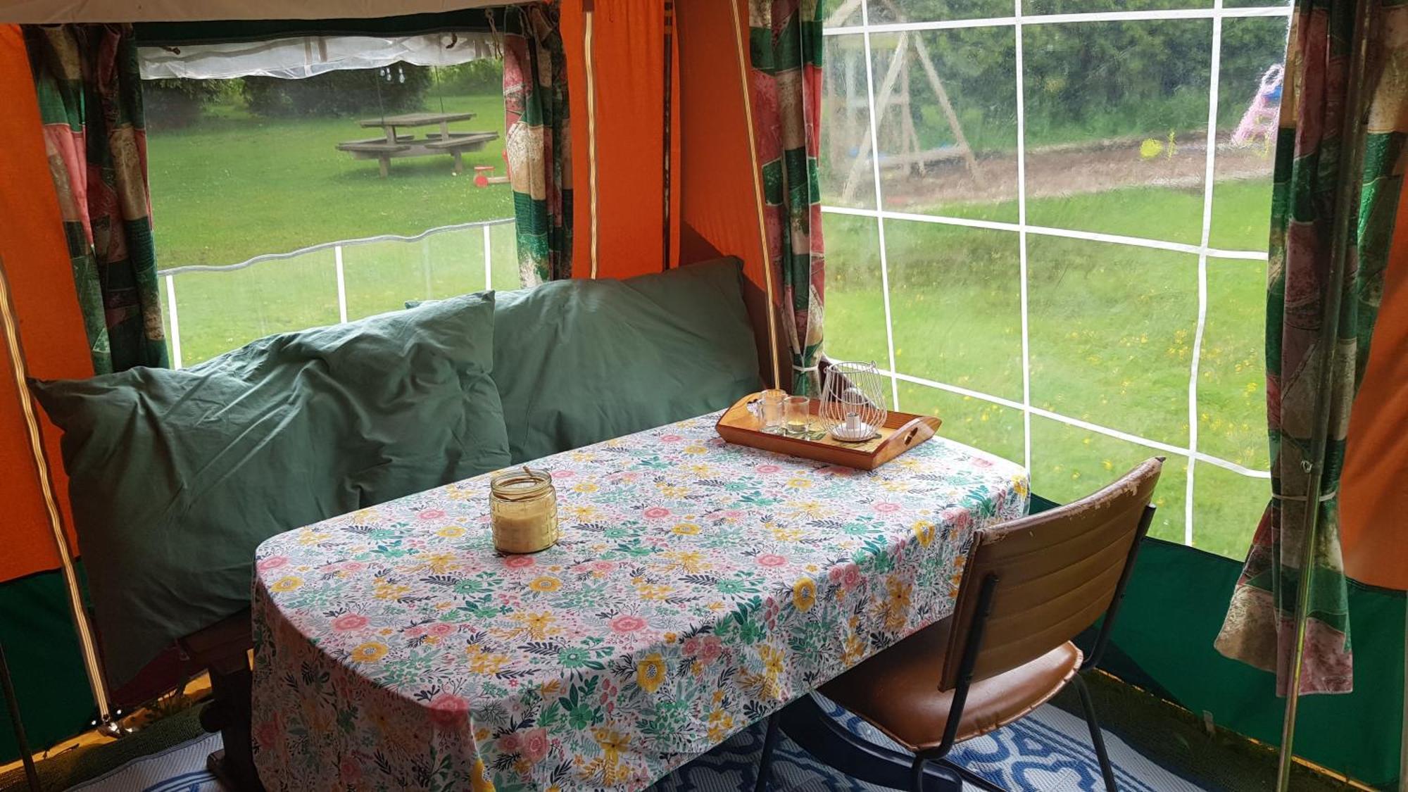 Basic Ingerichte Vouwwagen Op Camping Westenenk, Wijster Extérieur photo